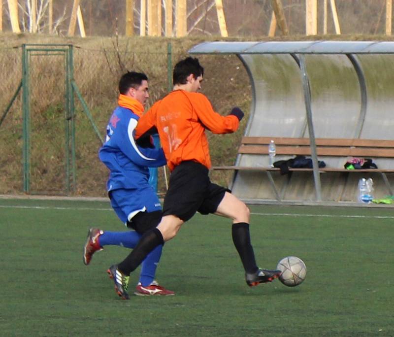 Roudnice (v modrém) porazila Křešice 6:2.