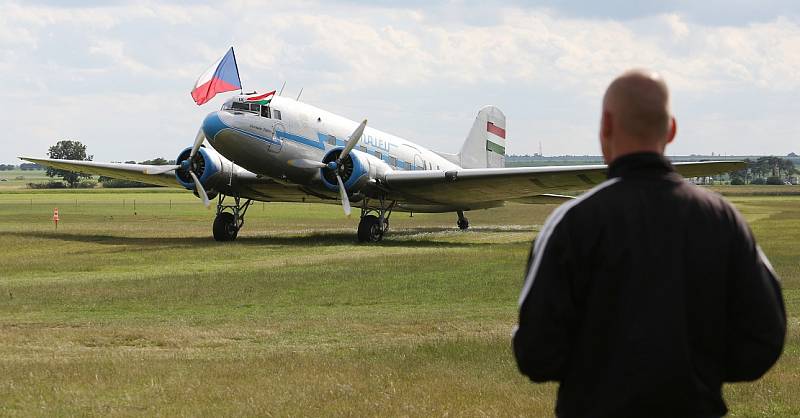 Do Roudnice přiletěli první účastníci víkendové Air Show.