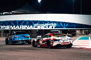 Trio Adam Lacko, David Vršecký a Aliyyah Koloc zvítězilo za volantem vozu Mercedes-AMG GT4 v sobotním závodě Hankook 6h Abu Dhabi v rámci šampionátu 24h Series. Foto: Buggyra media