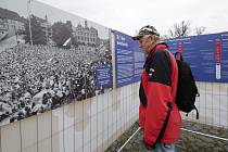 Na litoměřickém náměstí vznikla výstava autentických fotografií z událostí kolem sametové revoluce