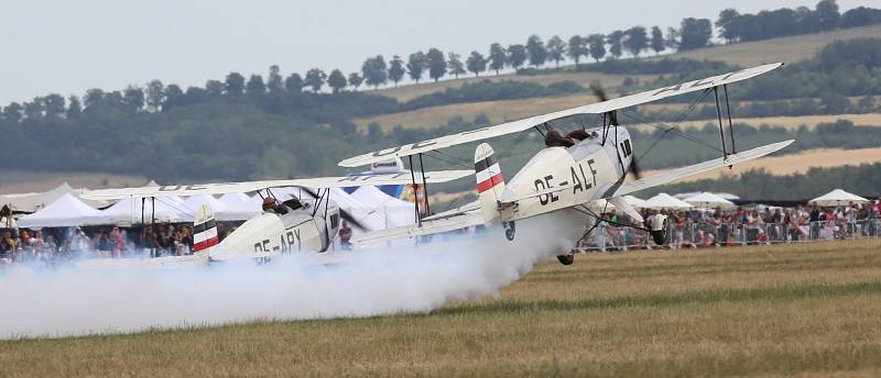 Letecký den Memorial Air Show 2019 v Roudnici nabídl také v neděli pestrý program