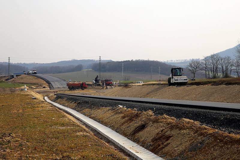 Stavba další části obchvatu Roudnice nad Labem omezí dopravu.