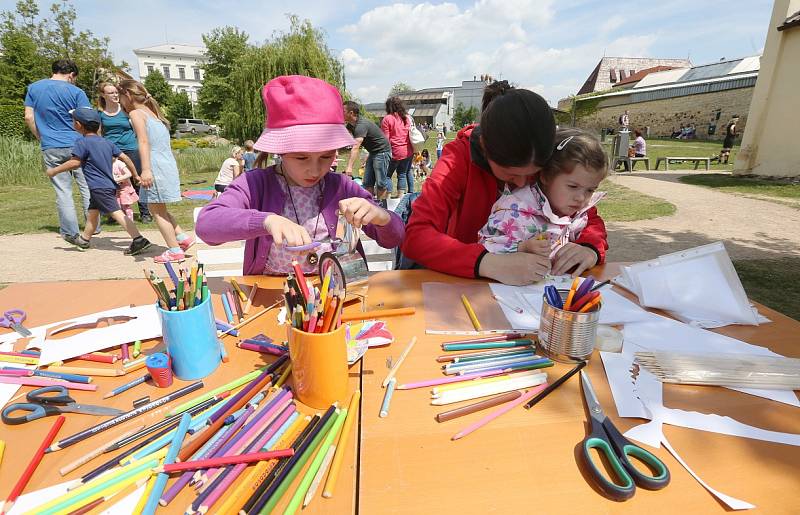 ŘADA ROZMANITÝCH AKTIVIT byla v sobotu připravená pro návštěvníky parku Václava Havla v Litoměřicích v rámci akce nazvané Den rodiny.