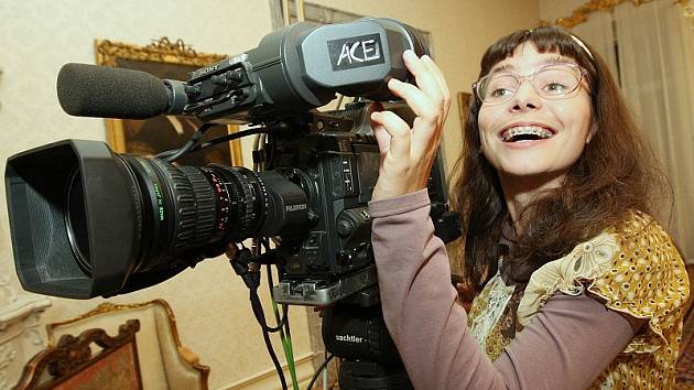 Ošklivka Katka si vyzkoušela v Ploskovicích i natáčení kamerou.