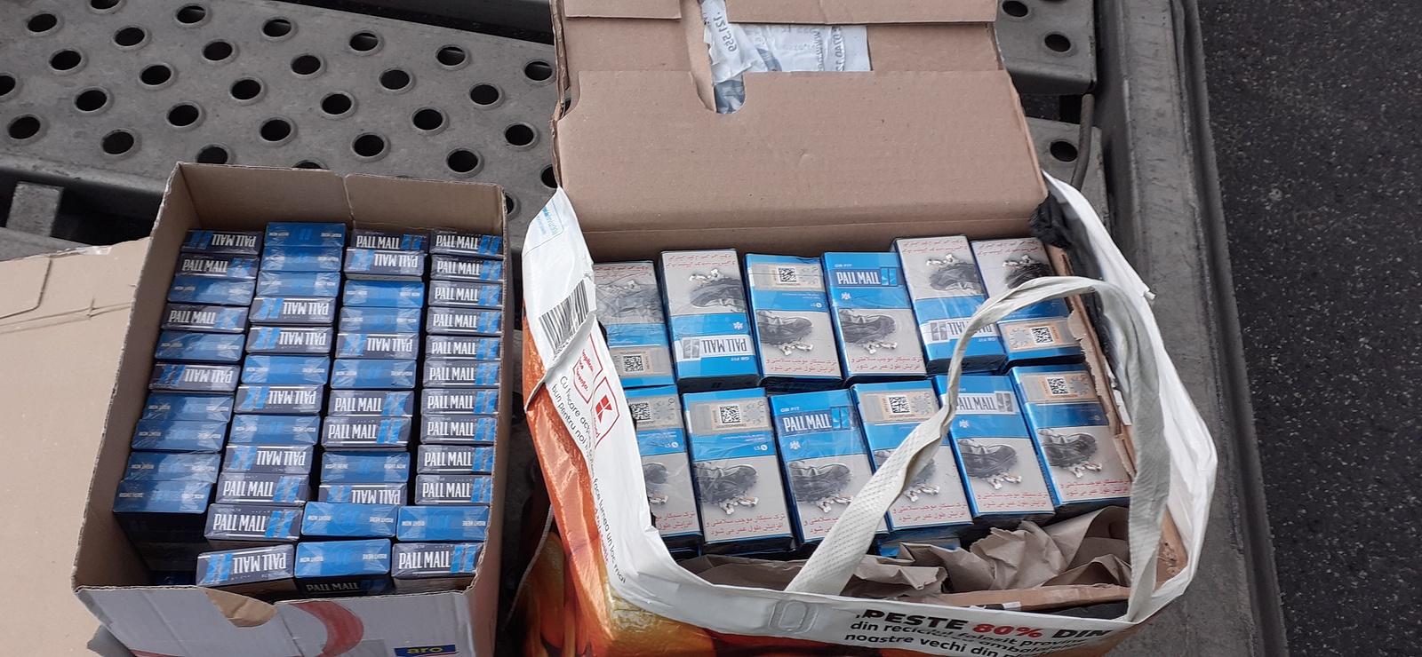 Celníci na dálnici u Lovosic zabavili přes 15 tisíc pašovaných cigaret -  Děčínský deník