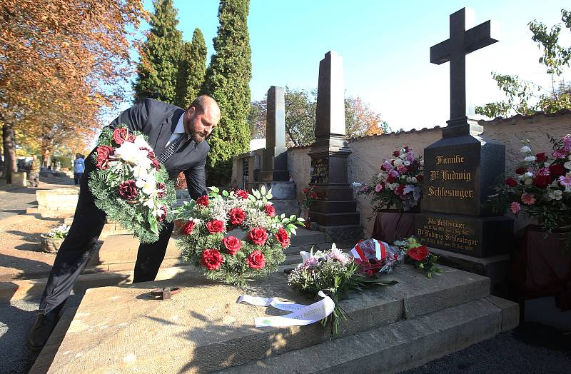 Na litoměřickém hřbitově si připomněli 180 let  od narození Ludwiga Schlesingera.