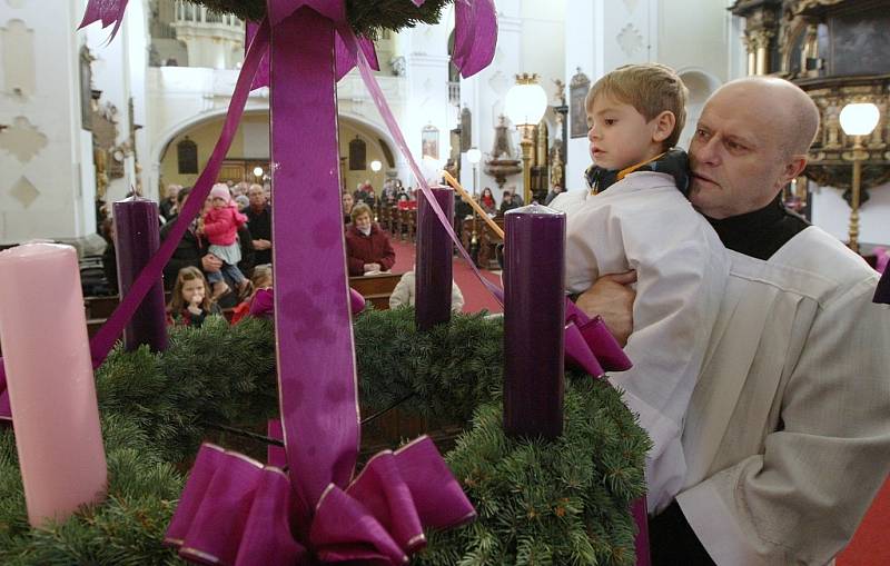 V katedrále v neděli 1. prosince zahájili advent