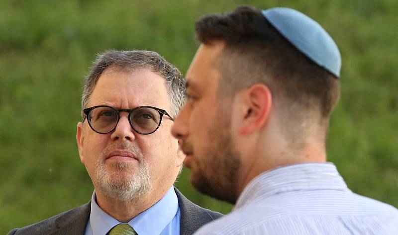 V úštěcké synagoze zahájil výstavu o Masarykovi izraelský velvyslanec Daniel Meron