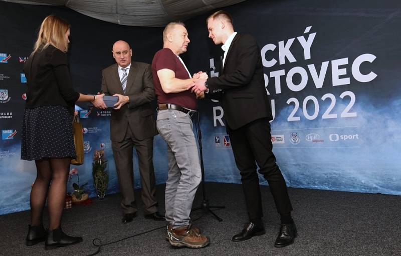 Leteckými sportovci roku jsou parašutisté. Cenu jim předal prezident Pavel.