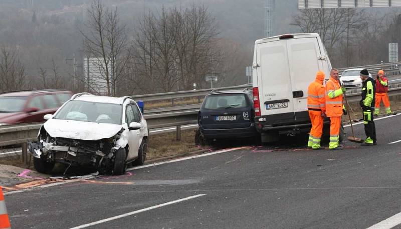 Hromadná nehoda na dálnici D8 u Řehlovic