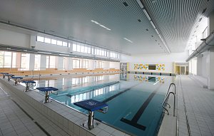 Plavecký bazén v Roudnici nad Labem. Archivní foto