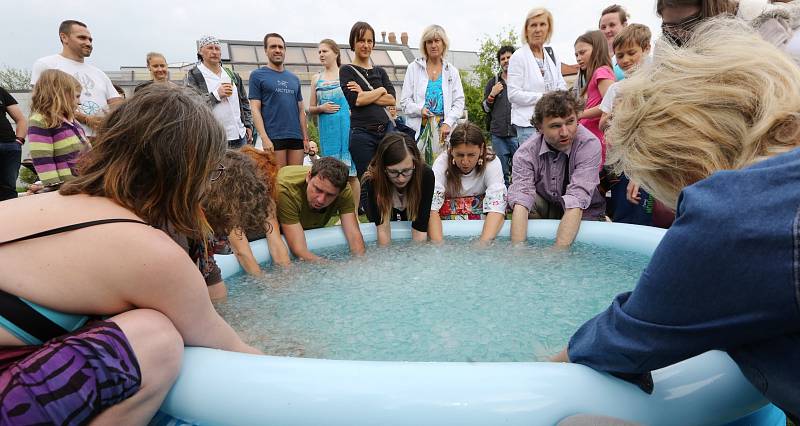 Součástí litoměřického Allfestu 2019 byla i ledová koupel