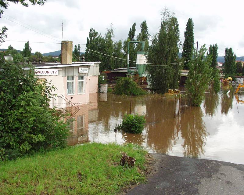 Povodeň 2002, stoupající voda, Litoměřice, Libotenice v noci