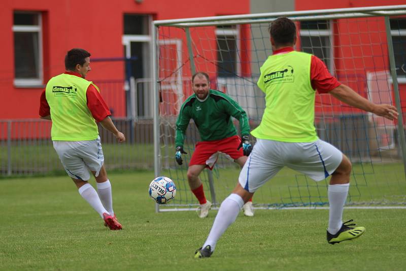 Zaměstnanecká liga Deníku: čtvrtý semifinalový turnaj druhého ročníku hostil sportovní areál Pod Lipou v Roudnici nad Labem.