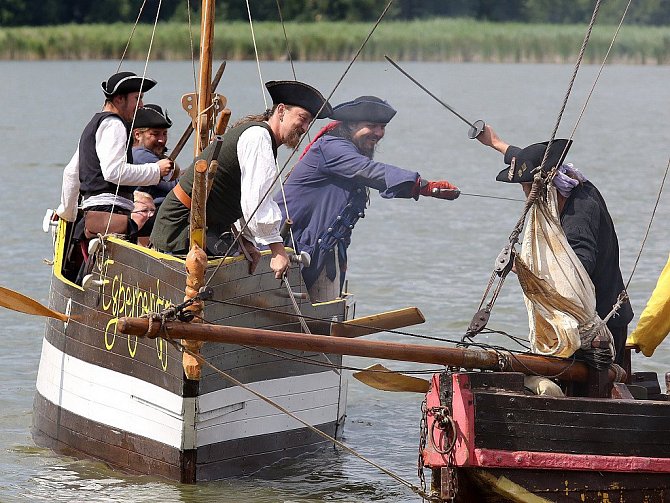 Jezero Chmelař se opět stane dějištěm velké pirátské bitvy