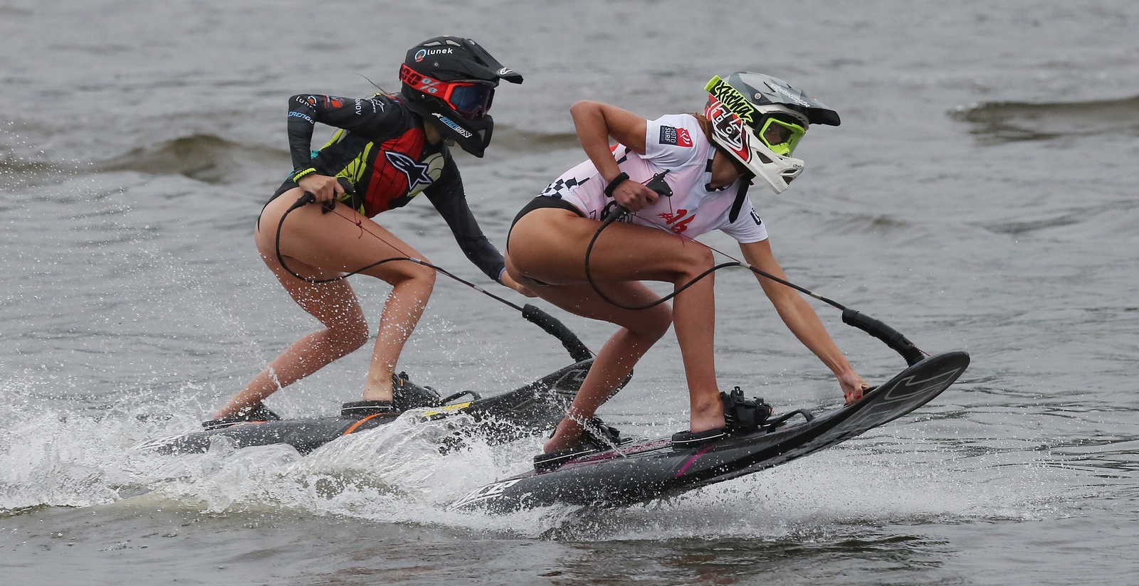 FOTO: Osobnosti závodily na surfu s motorem v Třebouticích - Litoměřický  deník