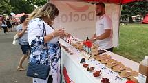 Na 6. ročníku Gastro Food Festu se představilo na 70 vystavovatelů z oboru gastronomie, kteří návštěvníky lákali na řadu nových laskomin připravených například z hadího a krokodýlího masa, z žabích stehýnek i z hmyzu.