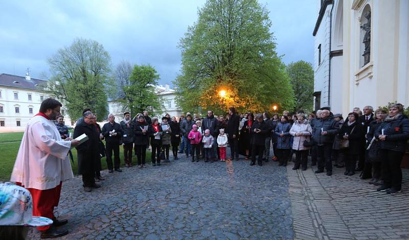 V katedrále sv. Štěpána v Litoměřicích se na Bílou sobotu večer konaly obřady velikonoční vigilie. 