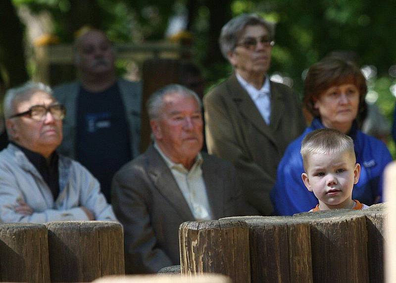 Komunisté tradičně slavili 1. květen v Jiráskových sadech.