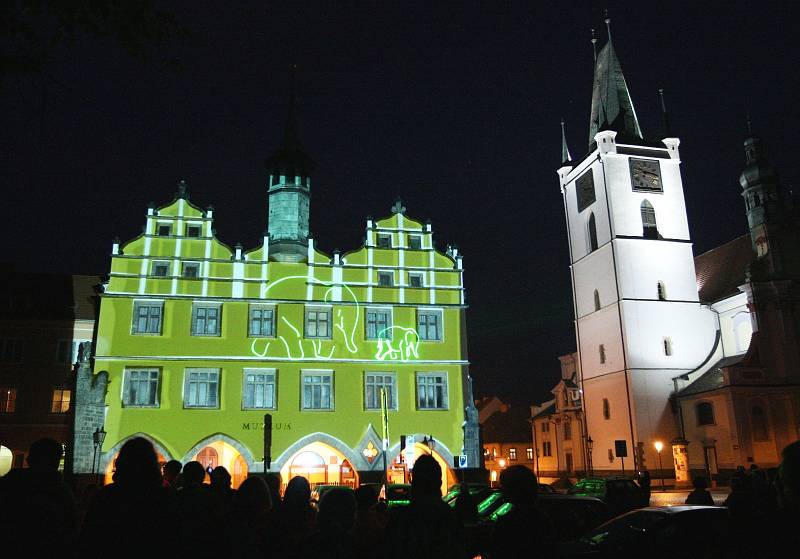 Muzejní noc v Litoměřicích v roce 2009. Součástí akce byla i unikátní laserová projekce na historické budově mistního muzea