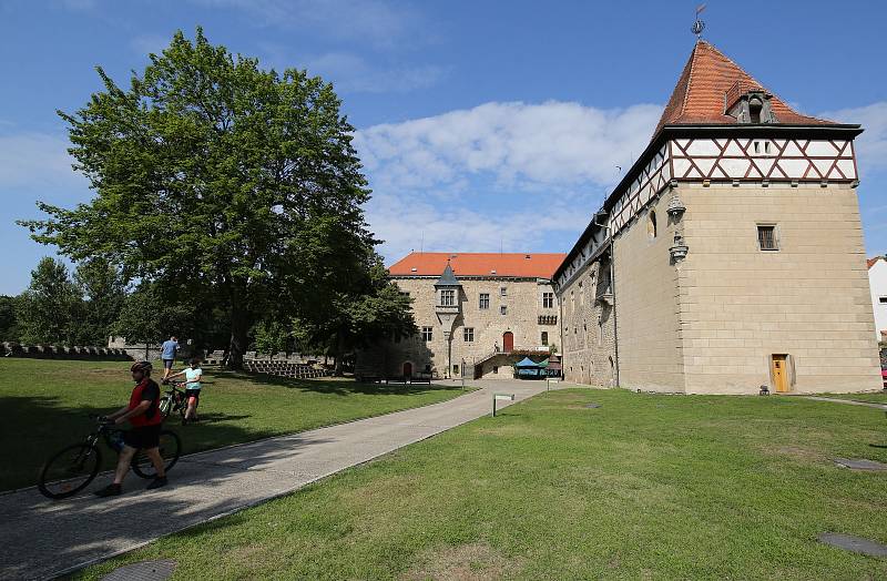 Ve sklepení Vodního hradu v Budyni nad Ohří se nachází původní alchymistická dílna.