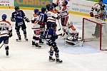 Úvodní zápas Chance ligy v nové sezoně hokejisté Havířova (v modrém) zvládli, když porazili v líbivém utkání Litoměřice 4:2.