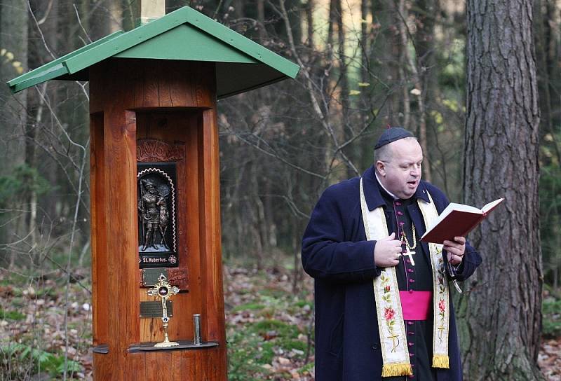 Myslivecké sdružení Kalich uspořádalo v sobotu naháňku, která byla zakončena slavnostním odhalením zrekonstruované kapličky v lokalitě Hvězda nad Třebušínem.