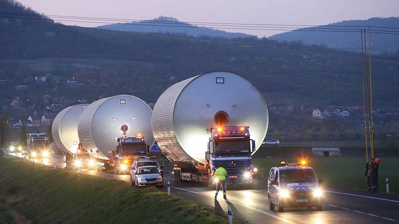 Přeprava nadměrného nákladu několika pivních tanků pro Plzeňský pivovar.