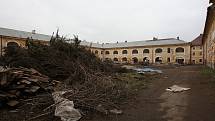 Probíhá rekonstrukce bývalých dělostřeleckých kasáren v Terezíně.