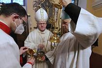V katedrále sv. Štěpána v Litoměřicích sloužil na silvestra biskup Mons. Jan Baxant mši svatou na poděkování za uplynulý kalendářní rok.