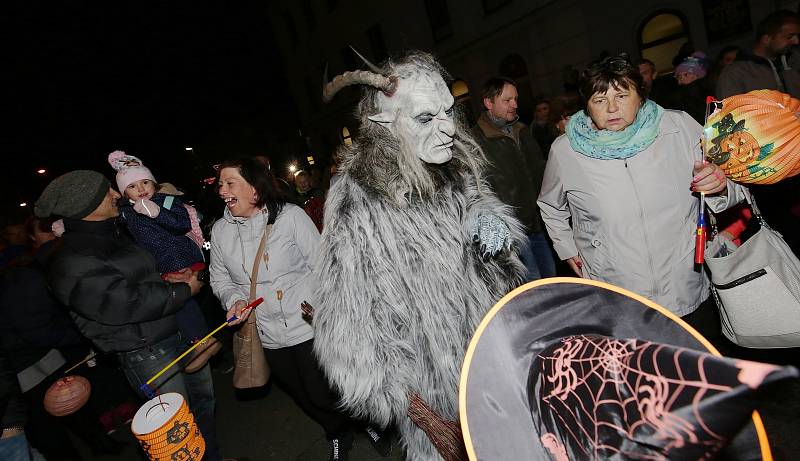 Dračí ohňová show přilákala do Lovosic stovky návštěvníků.