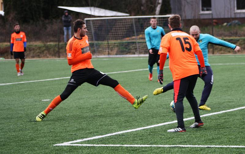 Roudnice (oranžoví) hostila v zimní přípravě Horní Jiřetín.