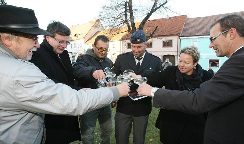 Slavnostní křest knihy „Začalo to na svatou Annu“ proběhl v neděli odpoledne v Třebenicích. 