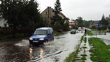 Povodeň 2002, Lovochemie se připravuje na povodeň, evakuace Křešice