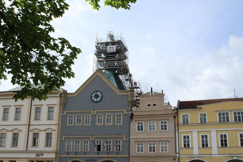 Věž Kalich na Mírovém náměstí v Litoměřicích prochází obnovou.