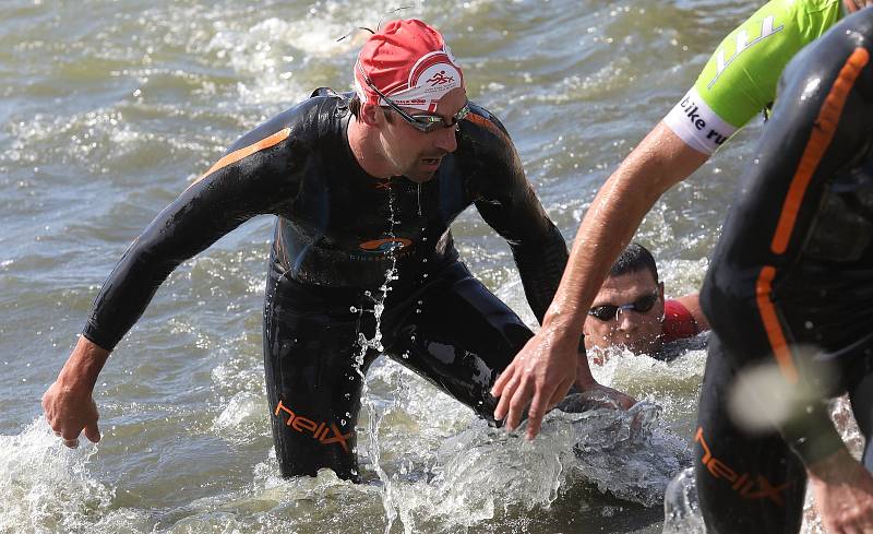 Hazmburk X offroad triatlon se konal v sobotu 6. srpna v obci Klapý.