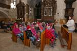 Kostel sv. Ludmily v Litoměřicích se stal místem vyprávění o adventu a tradicích. Na závěr přišel mezi děti Mikuláš.