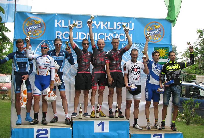 POTŘETÍ v řadě zvítězil výběr LAWI Author team (uprostřed), který za sebou nechal Řízky a Funbike Ústí. 