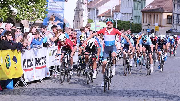 Lucemburský šampion Mathieu Kockelmann ovládl úvodní etapu jubilejního 50. ročníku Závodu míru juniorů. Foto: Patrik Pátek