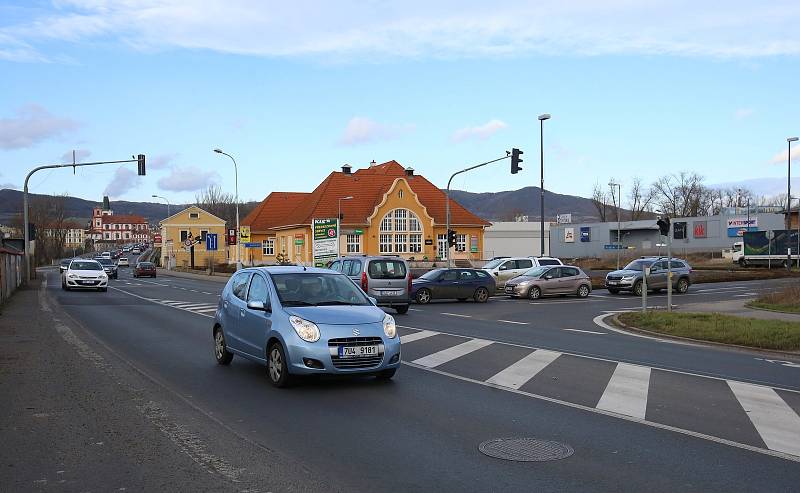 Obyvatelé Litoměřic, konkrétně v Želetické ulici u obchodního centra Albert se začne stavět kruhový objezd.