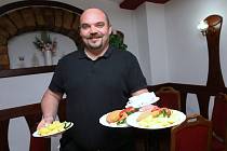 V litoměřické restauraci Robo majitele Romana Bohaty dělají výborný smažený sýr.