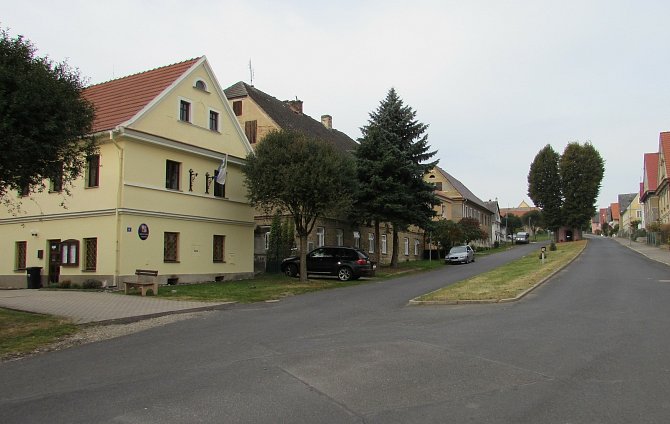 Obec Chotiněves.