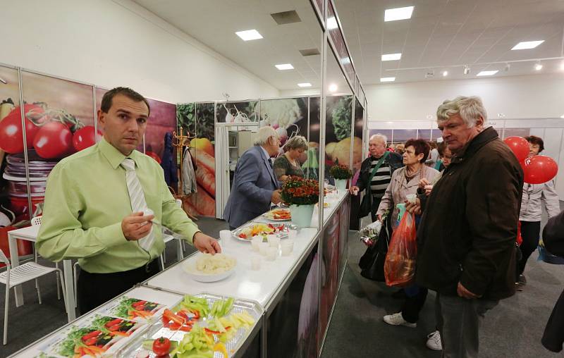 Zahradnický a ovocnářský veletrh Zahrada Čech 2017, jen první den navštívilo několik tisíc návštěvníků. Bylo z čeho vybírat a na co se dívat.