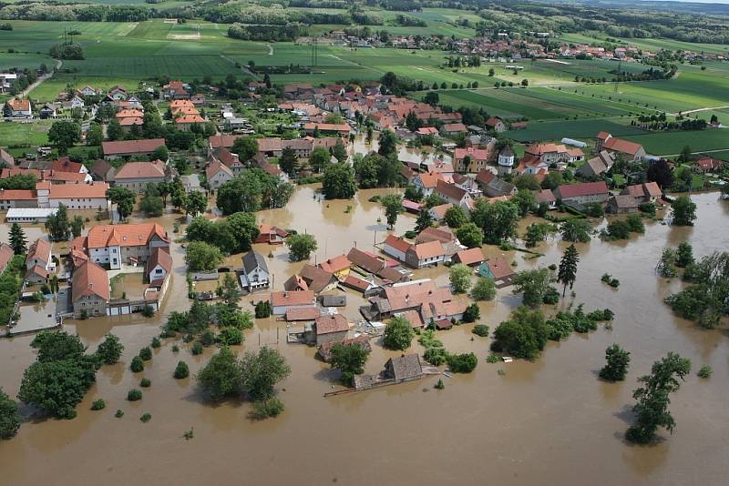 Povodeň 2013: Letecké snímky Litoměřicka od Štětí až po Terezín.