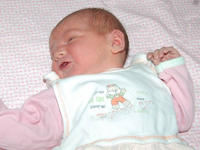   Kateřině Křiklavové a Liboru Papežovi ze Lhoty  se 11.9. v 1.34 hodin narodila v Litoměřicích dcera Julie (51 cm, 3,67 kg).