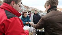 POCHUTNALI SI a přispěli. Na rybí polévku připravenou v roudnické Zámecké restauraci se o Štědrém dnu zastavily desítky lidí.