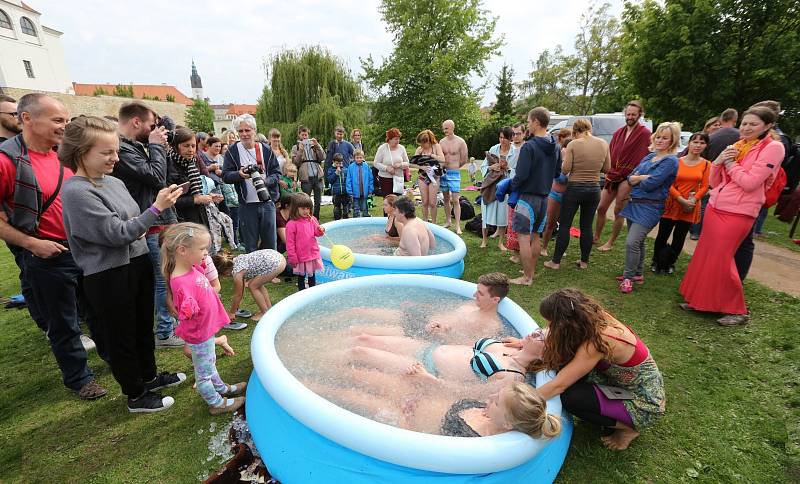 Součástí litoměřického Allfestu 2019 byla i ledová koupel