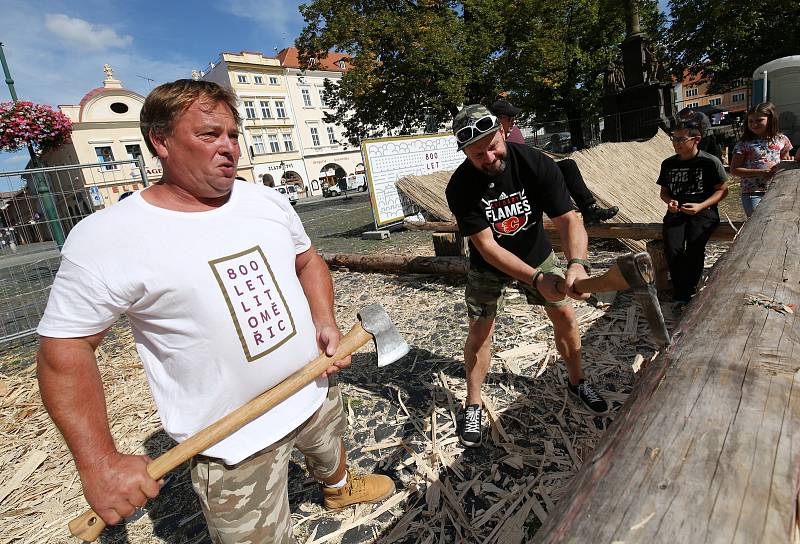 V sobotu začaly na Mírovém náměstí v Litoměřicích oslavy 800 let od založení královského města. Oslavy zahájil bohatý kulturní program na Mírovém náměstí. Od sobotních odpoledních hodiny se na pódiu střídaly hudební produkce zdejší Zušky, dále si mohli zá