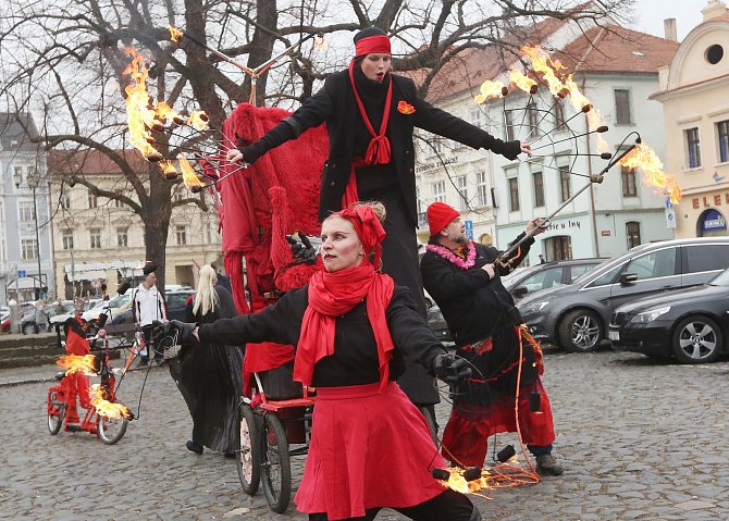 Herci na litoměřickém náměstí poutali na loutkový divadelní festival.