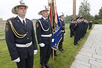 Noví hasiči z Ústeckého kraje složili na Národním hřbitově v Terezíně služební přísahu.